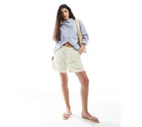 Stradivarius - Pantaloncini sartoriali effetto lino color latticello-Bianco 38