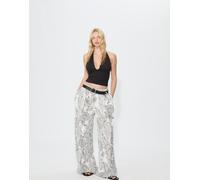 Stradivarius - Pantaloni palazzo morbidi bianchi con stampa-Bianco L