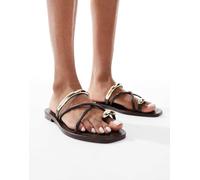 Stradivarius - Sandali bassi marroni con dettaglio in metallo-Marrone 35
