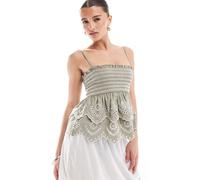 Stradivarius - Top ricamato kaki con volant-Verde S