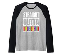 Straight Outta Kindergarten Graduation Class of 2026 Gifts Maglia con Maniche Raglan