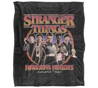 Stranger Things Hawkins Heroes Coperta super morbida al tatto setoso - 152 x 127 cm