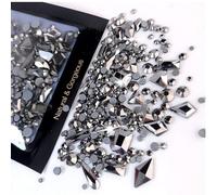 Strass decorativi a fondo piatto per decorare le unghie in mostra la tua manicure con varie forme e stili