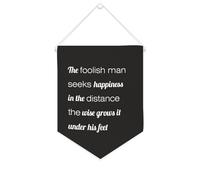 Striscione in tela con scritta in inglese "The Foolish Man Seeks Happiness in The Distance", da appendere alla parete, decorazione per la casa, per soggiorno, camera da letto, ufficio, regali per le