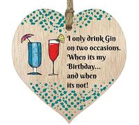 Stuff4 Targa in legno da appendere a forma di cuore con scritta "I Only Drink Gin", in legno chiaro, divertente ricordo di compleanno per casa e bar, set regalo insolito con miniature