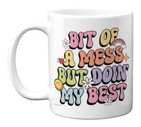 Stuff4 Tazza divertente per donne e uomini, con scritta in lingua inglese "Bit of a Mess", regalo divertente per amici, familiari, colleghi, tazza in ceramica da 325 ml