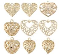 SUNNYCLUE 1 scatola Da 10 pezzi 5 stili Ciondolo A Forma di Cuore In Ottone Placcato Oro 18K Ciondolo A Forma di Cuore Cavo In Metlega Sfuso Tema San valentinos Ciondoli D'Amore per La Crea