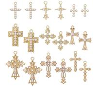 SUNNYCLUE 1 scatola Da 18 pezzi 9 stili Ciondoli A Forma di Croce In Oro Crocifisso Ciondolo A Forma di Croce Micro Pavé di Zirconi Cubici Trasparenti Perle Finte Amuleti Pasquali Pendenti per La Crea