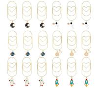 SUPERFINDINGS 18 pezzi 6 stili astronauti graffette a tema cosmico graffette in metallo con ciondoli carini razzo sole luna marcatori laterali ispiratori amanti dei libri