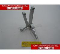 SUPPORTO CON PEDANE POGGIAPIEDI POST. SINISTRO APRILIA RSV 1000 2004>2008 TUONO