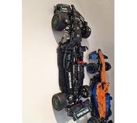 Supporto da parete per Mercedes-AMG F1 W14 E Performance 42171 Posizione Verticale/Mensola Verticale per Auto F1/ Ganci da Parete 2 Unità ABS (Modello 2)