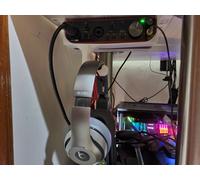 Supporto da tavolo per Focusrite Scarlett 2i2 con gancio per le cuffie