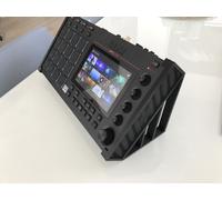 Supporto display angolato per controller Akai MPC Live Studio
