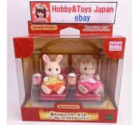 Sylvanian Families Baby Theater Doll Set coniglio e gatto Calico Critters sol...