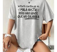 T-shirt bianca da donna a maniche corte, girocollo, in 97% cotone, dal design audace! La frase "INTENTO CONTROLAR MI MALA HOSTIA PERO HAY GENTE QUE NO COLABORA" (Cerco di controllare il mio temperamen