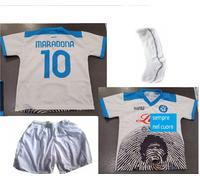 t-shirt maglietta bianca maglia calze e pantaloni commemorativa maradona napoli