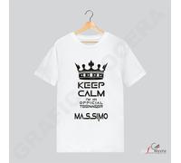 T-Shirt Personalizzata con Nome Stai Calmo sono un Giovane umorismo simpatica