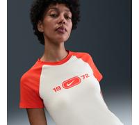 T-shirt slim fit con grafica Nike Sportswear Chill Knit - Donna - Bianco L (IT 48-50)