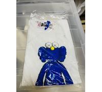T-shirt T-shirt KAWS UNIQLO 160 cm per bambini o piccole persone design molto...