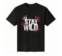 T-shirt unisex a maniche corte con scollo tondo in 100% cotone - "Stay Wild, maglietta grafica ispiratrice e audace per l'estate da uomo" Esprimi il tuo lato libero quest'estate con la nostra t-shirt
