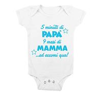 t-shirteria Body Neonato Divertenti Maschietto 5 minuti di Papà, 9 mesi di Mamma...ed eccomi qua! per Neonati Scritta Body
