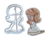 Tagliabiscotti.it - Bambina in Preghiera - Cookies Cutter - Cresima - Prima Comunione - Composto da Cutter + Stampo Interno - Dimensioni 9cm