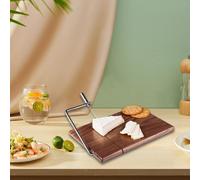 Tagliere in legno con affetta formaggio per saponi artigianali, frutta,