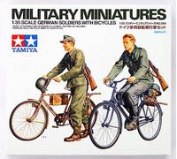 Tamiya 35240 - Modellino Soldati Tedeschi in Bicicletta, in Scala 1:35