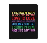 Tappetino Mouse in This House We Believe Tappetino Scrivania Durevole Mouse Pad Uso Prolungato Mousepad per Laptop Ufficio Computer 25X30CM