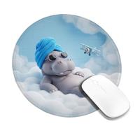 Tappetino per mouse con ippopotamo divertente e rilassato illustrazione | Ritratto di animali fantasiosi, tema stile di vita rilassato, sfondo nuvola morbida, dettaglio piccolo aeroplano