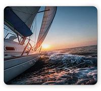 Tappetino per mouse nautico, Barca a vela nel mare Onde verso il tramonto Avventura marina Scenario dell'hobby, Tappetino per mouse in gomma antiscivolo di dimensioni standard, giallo blu pallido