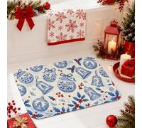 Tappeto da bagno blu e bianco con ornamenti a tema festivo, 50,8 x 81,3 cm | Tappeto da bagno ispirato alla cineseria, motivo vacanze invernali, accenti di bacche di agrifoglio, accenti stagionali per