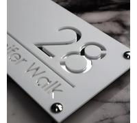 Targa con numero civico personalizzato con taglio laser, personalizzabile con numero civico residenziale, moderno, per casa, esterni, 3D, acrilico, personalizzabile (bianco argento)
