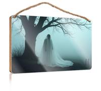 Targa da appendere alla porta con una figura spettrale che si trova sotto un albero in un paesaggio nebbioso cartello boscoso decorazione per la stanza degli uomini decorazione della tavola della