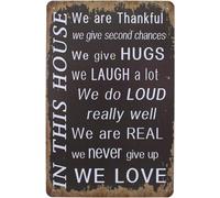 Targa da parete in metallo vintage con scritta in lingua inglese "In This House We Are Thankful Give Hugs Laugh Never Give Up We Love", 30,5 x 20,3 cm