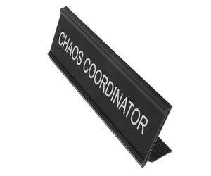 Targa da Scrivania per Mediatore, Coordinatore Caos, in Lega di Alluminio | Piastra l Testo Chiaro, Installazione Semplice, Nero, Stile Minimalista Elegante, per Scrivania Ufficio