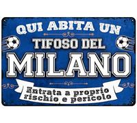 Targa decorativa in metallo resistente alle intemperie, per fan del calcio, qui wohnt ein Milano Blue Fan - Targa da parete, targa per porta, scritta divertente calcio, articolo per fan (20 x 30 cm)