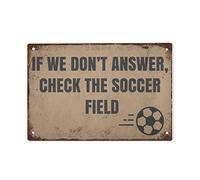 Targa in latta con scritta "If We Don't Answer Check The Soccer Field Welcome", stile vintage, decorazione da parete, regalo per mamma, papà, amici, 14 x 20 cm