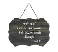 Targa in legno con dedica della Bibbia, in lingua inglese "in His Mind A Man Plans His Course But The Lord Directs His Steps Proverbs 16:9", da appendere alla parete, per ufficio, porta, parete, casa