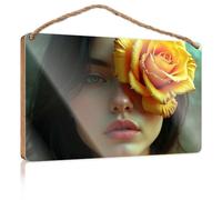 Targa in legno per porta con una giovane donna con una rosa gialla che copre il suo occhio, cartello divertente decorativo da parete per la decorazione della casa (23 x 35 cm)
