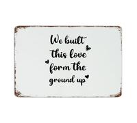 Targa in metallo alla moda chic con scritta in inglese "We Built This Love Form" The Ground Up Room Decor for Men Metal Plate for Yard Patio Garage Art Poster regalo per dormitorio 20,3 x 30,5 cm