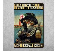 Targa in metallo con gatto con scritta in lingua inglese "That's What I Do I Put On Make Up and I Know Things", targa in metallo vintage, decorazione da parete, 30,5 x 20,3 cm, per camera da letto