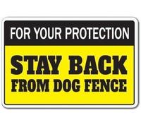Targa in metallo da parete, decorazione da parete con uomo e grotta, 30,5 x 20,3 cm, per la tua protezione, Stay Back from Dog Fence Property Keep Out Garage Man Cave Sign Decor Home Road Sign