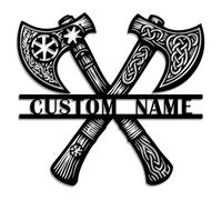 Targa in metallo personalizzata con assi vichinghe - Decorazione da parete con nome personalizzato con asce da battaglia norrene incrociate e dettagli delle rune - Decorazione in ferro per grotta uomo