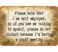 Targa In Metallo Please Note That I Am Self Employed. So If You See Me Talking To Myself, Please Do Not Disturb Because I'M Having A Staff Meeting Funny Tin Sign Divertente Targhe Metallo Retrò S