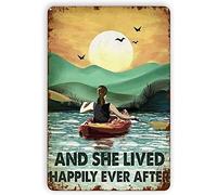 Targa in metallo resistente, 20,3 x 30,5 cm, con scritta in inglese "The Girl Love Kayaking on The Sea and She Lived Happily Ever After, Kayak, Sea Rowing Kayak", da usare per interni ed esterni