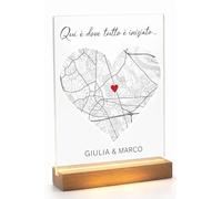 Targa Luminosa Personalizzata 15x20 cm con Mappa del Luogo Primo Incontro Bacio - Lampada Dove Tutto è Iniziato con Base in Legno - Regalo Coppia, Anniversario, Fidanzati, San Valentino