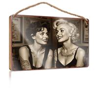 Targa per porta per la casa, divertente con due donne con tatuaggi che si sorridono l'una all'altra, cartello boscoso decorazione per la casa (15 x 28 cm)