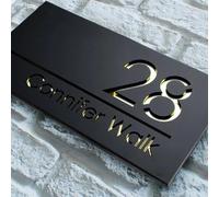 Targhetta con numero civico 3D in acrilico, taglio laser, personalizzabile con nome della famiglia, colore nero opaco e grigio, da parete (nero + oro)