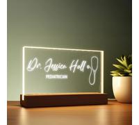 Targhetta LED in acrilico personalizzata spessa 1 cm con design stetoscopio, cartello con nome per ufficio inciso, accessori da scrivania per medico, targhetta personalizzata per pediatra, regali